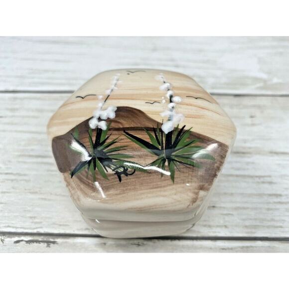 Vintage Asian Porcelain Ceramic 2.75” Hexagon Trinket Box W/ Lid and Jade Stone - Picture 12 of 12